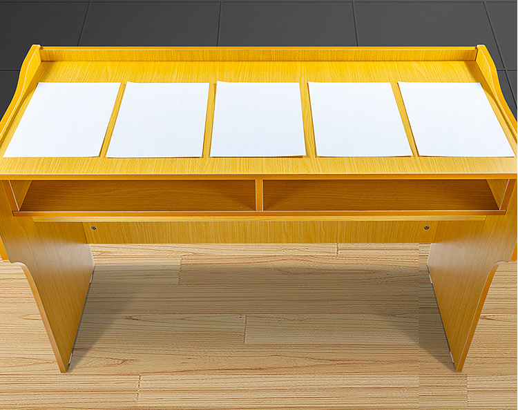 primary school classroom teacher table