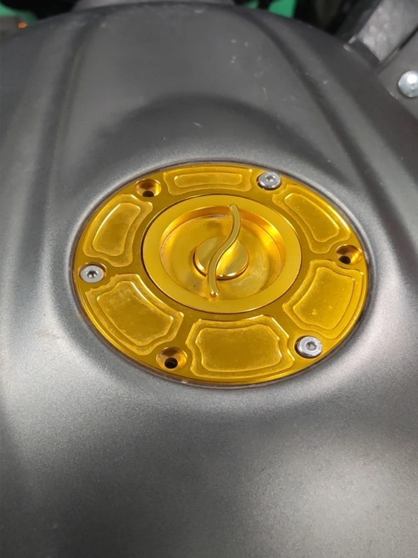 For Aprilia RS125 RS250 Shiver 750 Motorcycle Aluminum Fuel Tank Gas Cap Oil Tank Cover