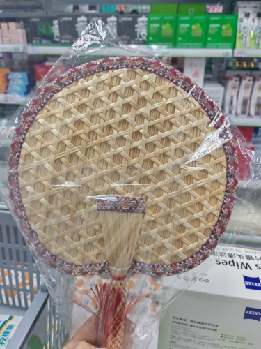 SZ003	Handcrafted Woven Wheat Straw Fan 手工编织麦秆扇