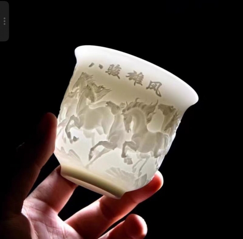 D394 BAJUNTU Horse Print Master Cup Collection 八骏图陶瓷主人杯 (白色）