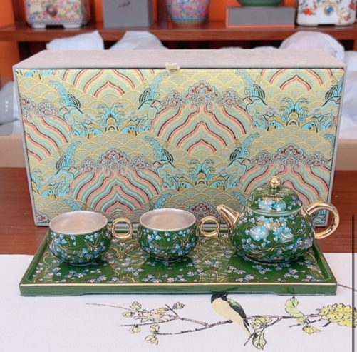 ZLQ001 ZHENGLIQING Tea Pot Collection  郑丽卿手作珐琅彩繁花翠绿茶壶礼品