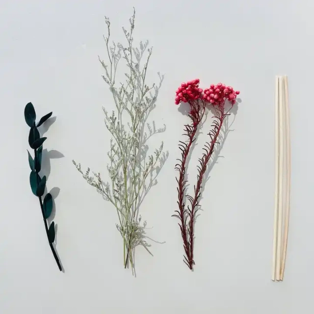 Different matches can be freely combined with your favorite style 100% dried natural flowers for Reed Diffuser