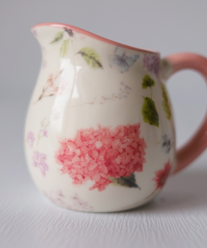 Romantic Hand Painted Graceful Flora Pattern Ceramic Water Pitcher with Handle Flower Vases for Home Decor