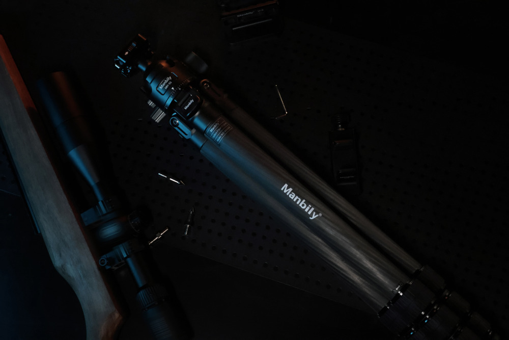 Manbily WZ-404AR Heavy-Duty Carbon Fiber Hunting Tripod, Max 40mm Leg Tube, 66lbs/30kg Max Load, 55mm Large Ball Head