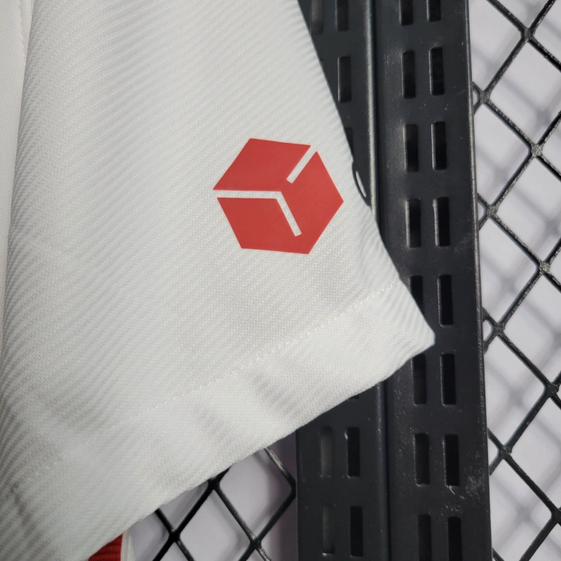 21/22 Frankfurt White away S-XXL