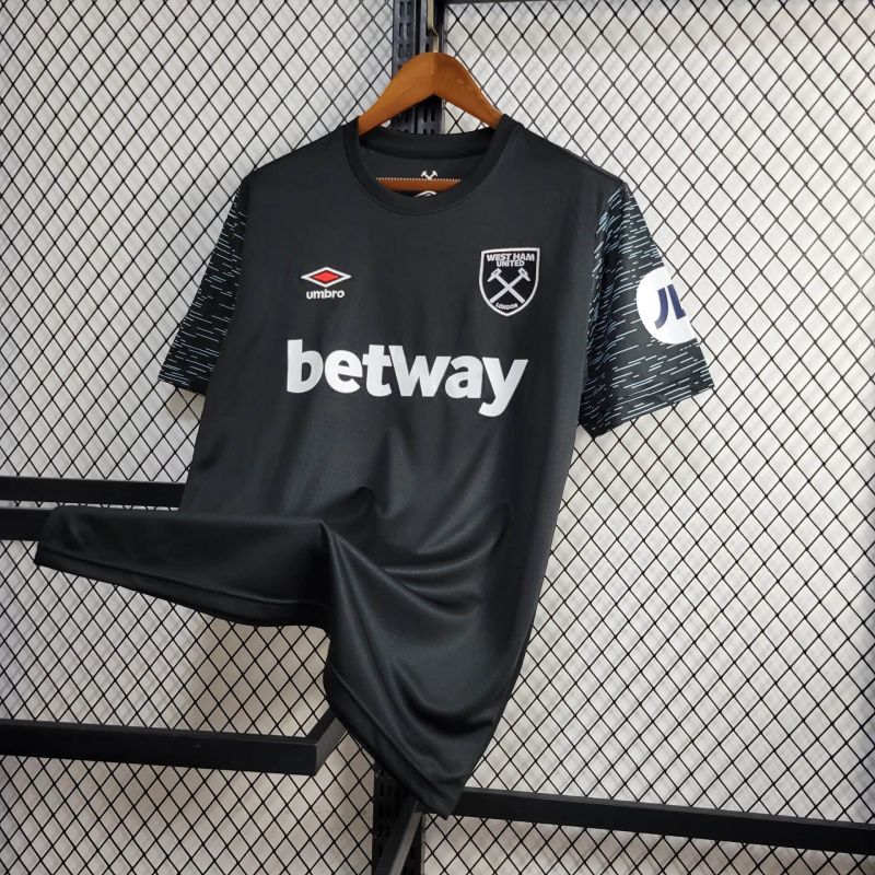 24/25 West ham united  2  Away