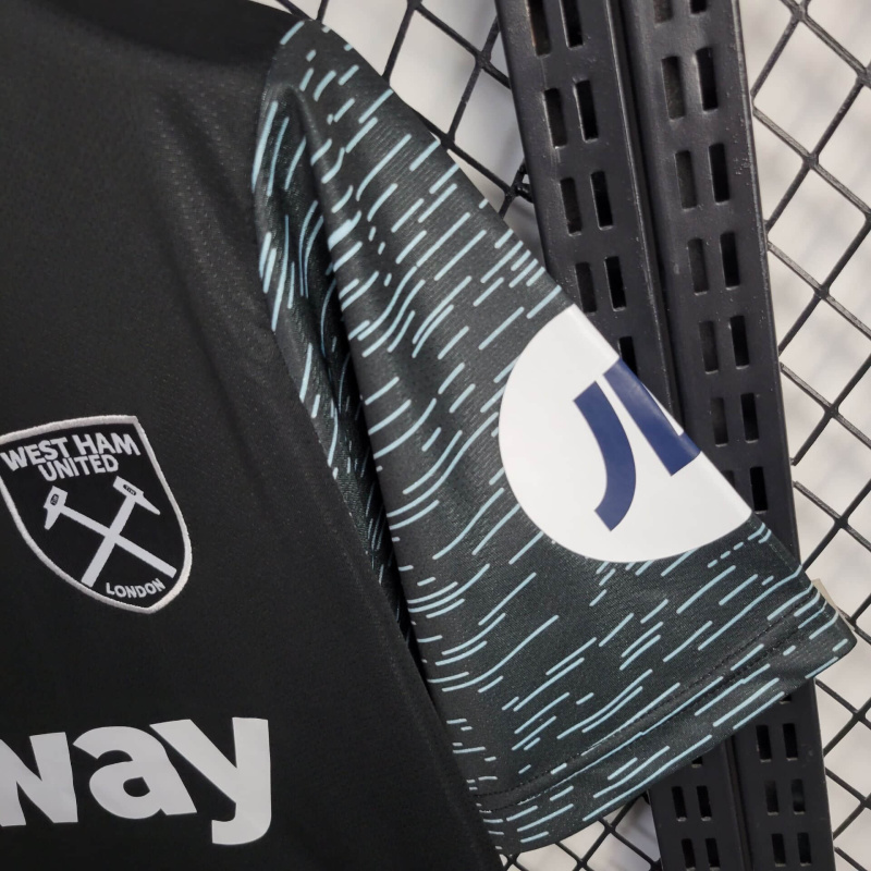 24/25 West ham united  2  Away