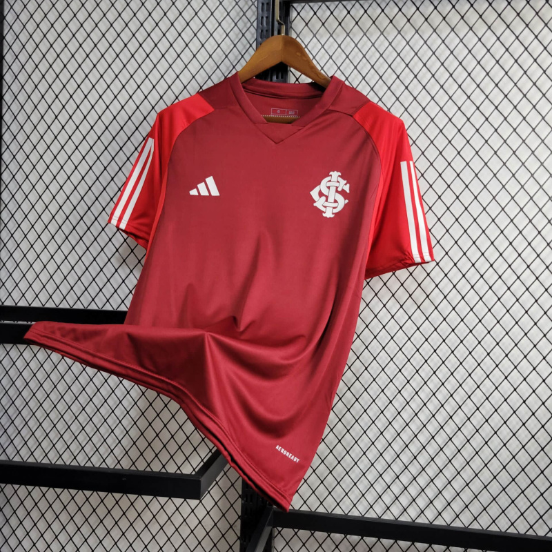 24/25 Internacional Training clothing