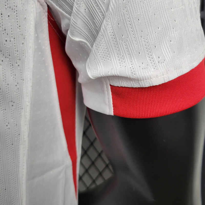 24/25 player Poland home