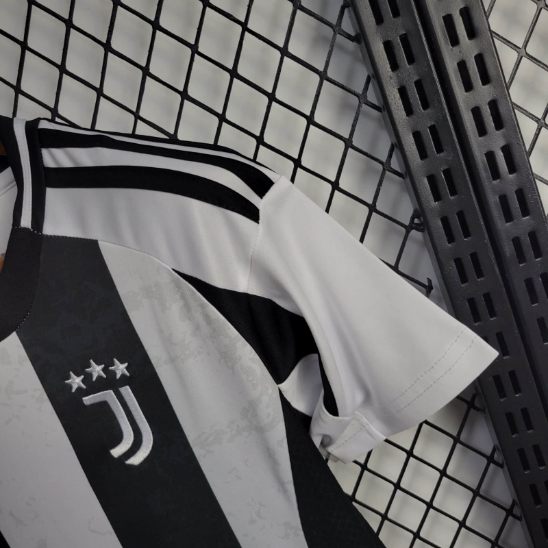 Juventus home 24/25 football team shirt
