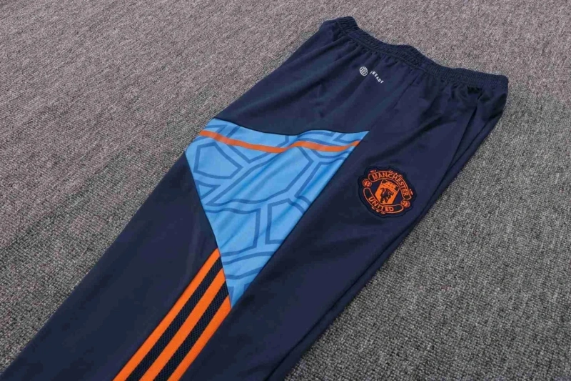 Manchester United 22/23 Half-Zip Training Sweatshirt and Pants Set B585