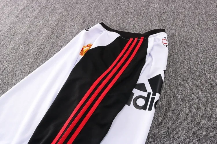 Manchester United 22/23 Training Sweatshirt and Pants Set