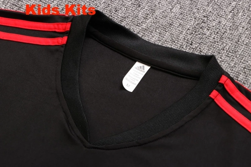 Kids Manchester United 22/23 Training Shirt and Pants Set E676