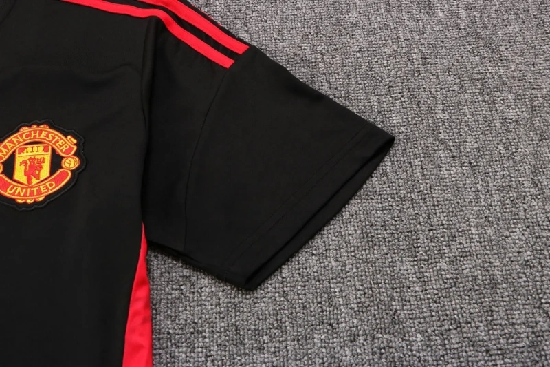 Manchester United 22/23 Training Shirt and Shorts Set D661