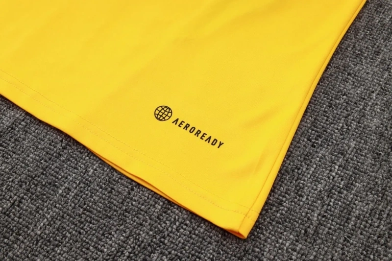 Real Madrid 23/24 Training Shirt and 3/4 Pants Set Yellow D988