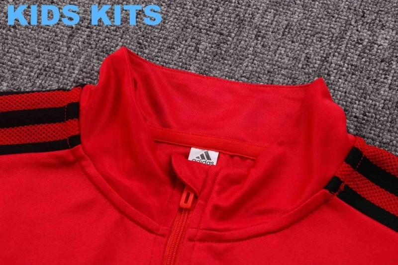 Kids Manchester United 22/23 Half-Zip Training Sweatshirt and Pants Set E630