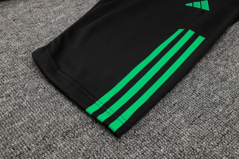 Bayern Munich 23/24 Training Shirt and 3/4 Pants Set White D948