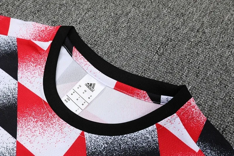 Manchester United 22/23 Training Shirt and Shorts Set
