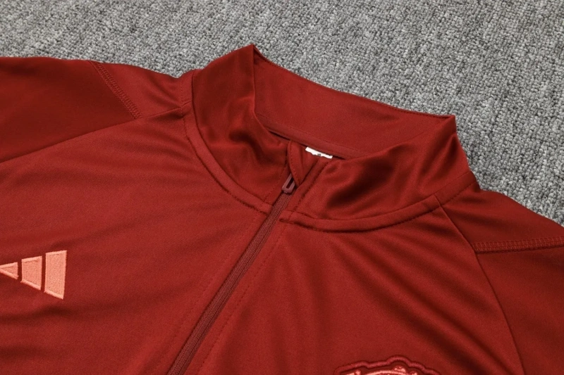 Manchester United 23/24 Half-Zip Training Top and Pants Set White B754