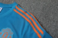 Manchester United 22/23 Training Shirt and Shorts Set