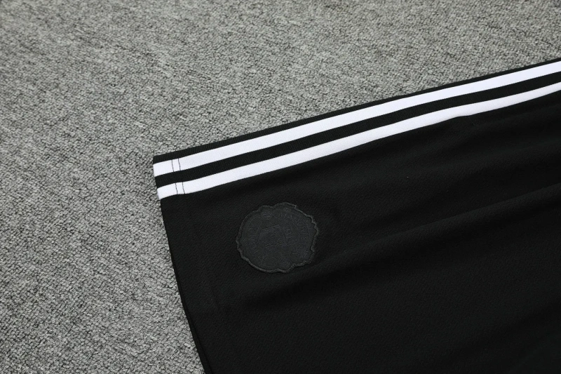 Manchester United 22/23 Training Shirt and Shorts Set Black
