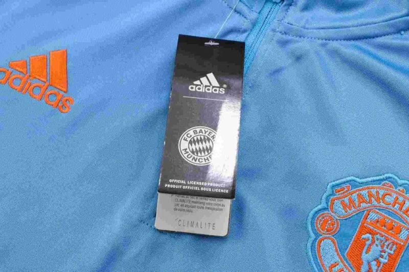 Manchester United 22/23 Half-Zip Training Sweatshirt and Pants Set B585