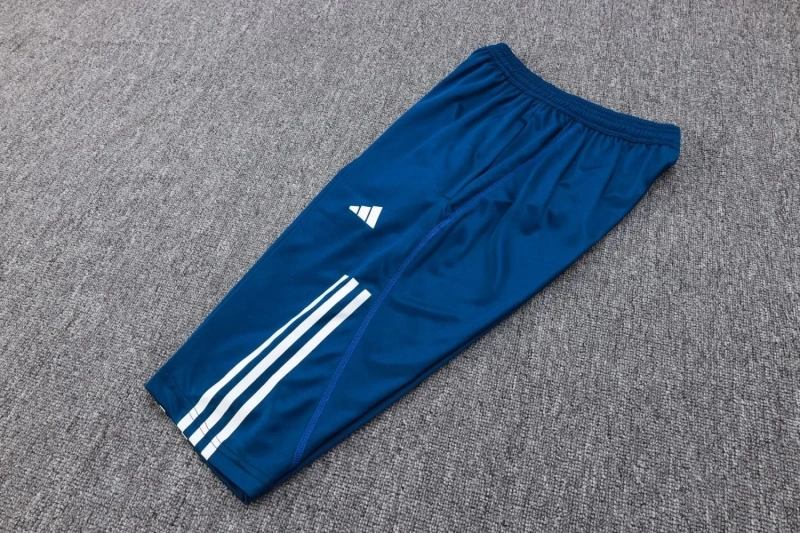 Manchester United 23/24 Training Shirt and 3/4 Pants Set Blue D943