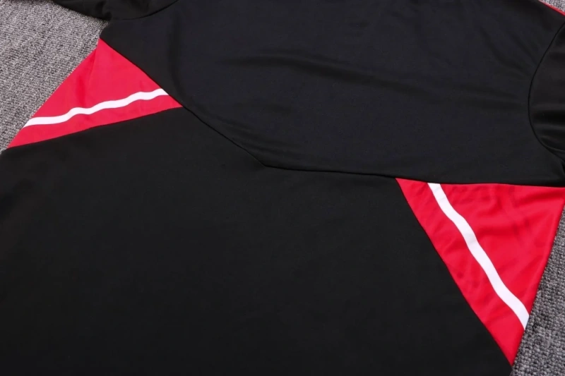 Manchester United 22/23 Half-Zip Training Sweatshirt and Pants Set B565