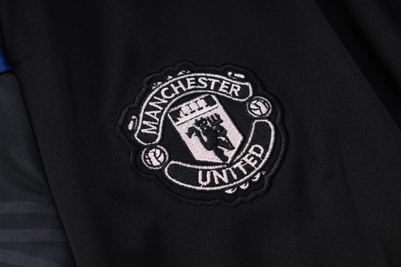 Manchester United 22/23 Half-Zip Training Top and Pants Set B617