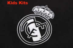 Kids Real Madrid 22/23 Training Shirt and Pants Set E675