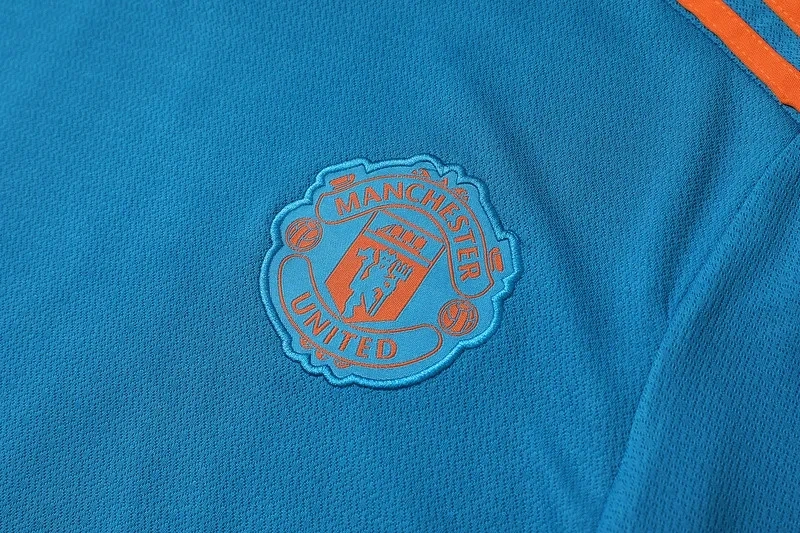 Manchester United 22/23 Training Shirt and Shorts Set