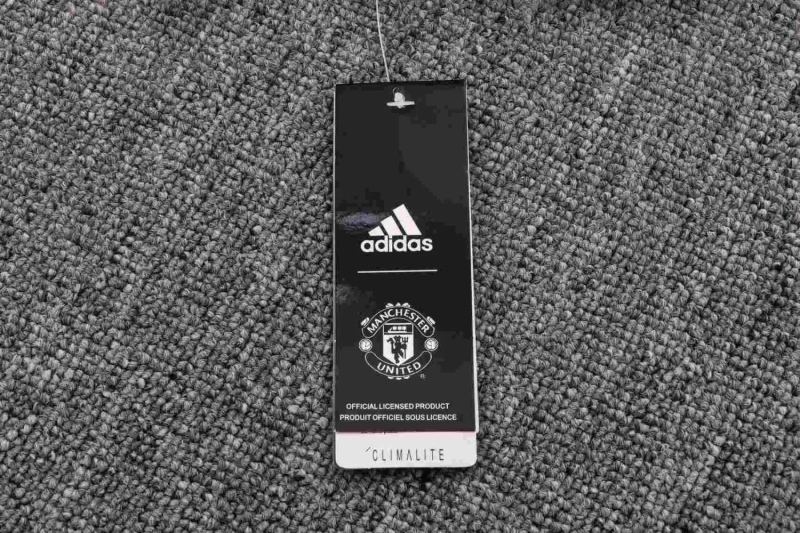 Manchester United 22/23 Half-Zip Training Sweatshirt and Pants Set B565