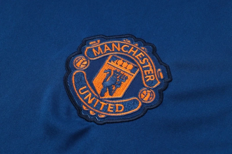 Manchester United 22/23 Training Shirt and Shorts Set D755