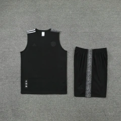 Manchester United 22/23 Training Vest and Shorts Set Black