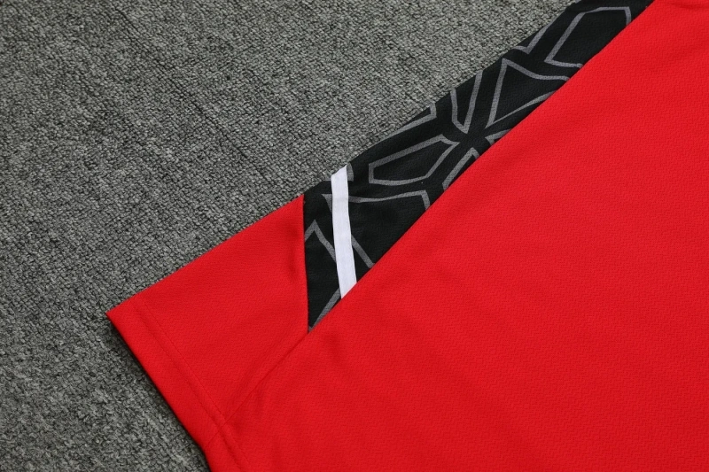 Manchester United 22/23 Training Vest and Shorts Set