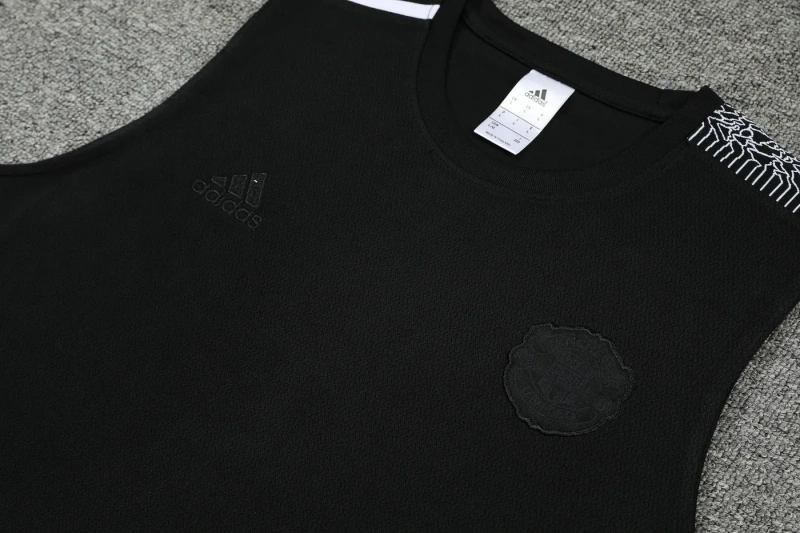 Manchester United 22/23 Training Vest and Shorts Set Black