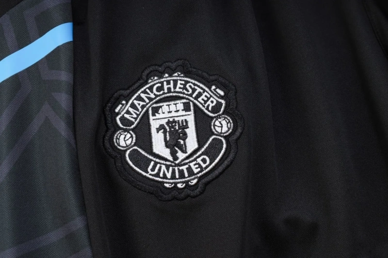 Manchester United 23/24 Half-Zip Training Top and Pants Set White B718
