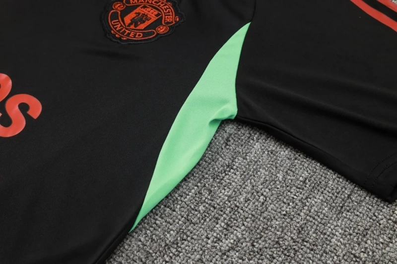Manchester United 23/24 Training Shirt and 3/4 Pants Set Black D945