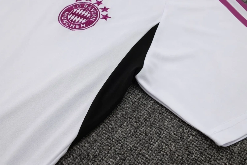 Bayern Munich 23/24 Training Shirt and 3/4 Pants Set White D948