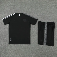 Manchester United 22/23 Training Shirt and Shorts Set Black