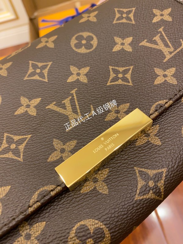 LV size 22x13x4CM