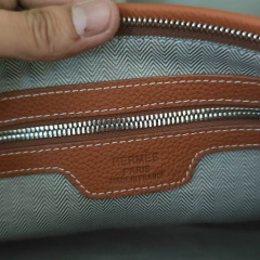 HERMES  size  28*18*3cm