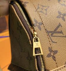 LV bag size 17 x 22 x 10 cm