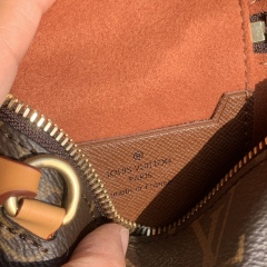 LV bag Size 11 * 8 * 4cm