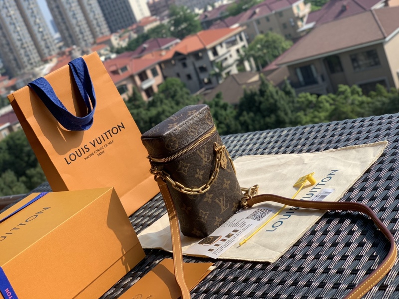 LV bag Size 11 * 8 * 4cm