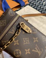 LV bag Size 11 * 8 * 4cm