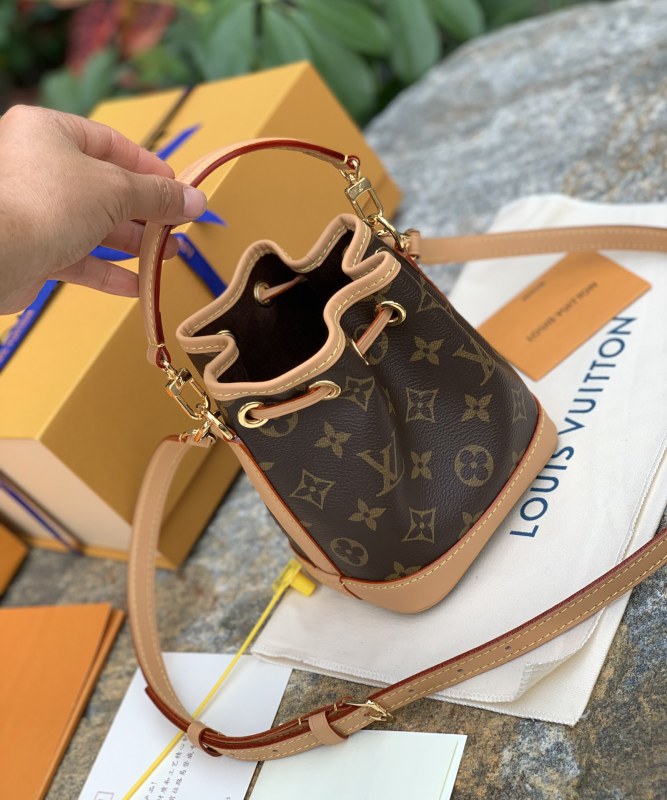 LV bag size 13 x 16 x 10 cm