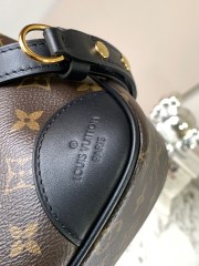 LV size 21x14x6cm