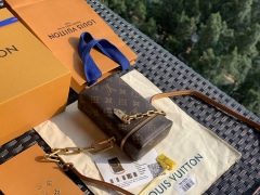 LV bag Size 11 * 8 * 4cm