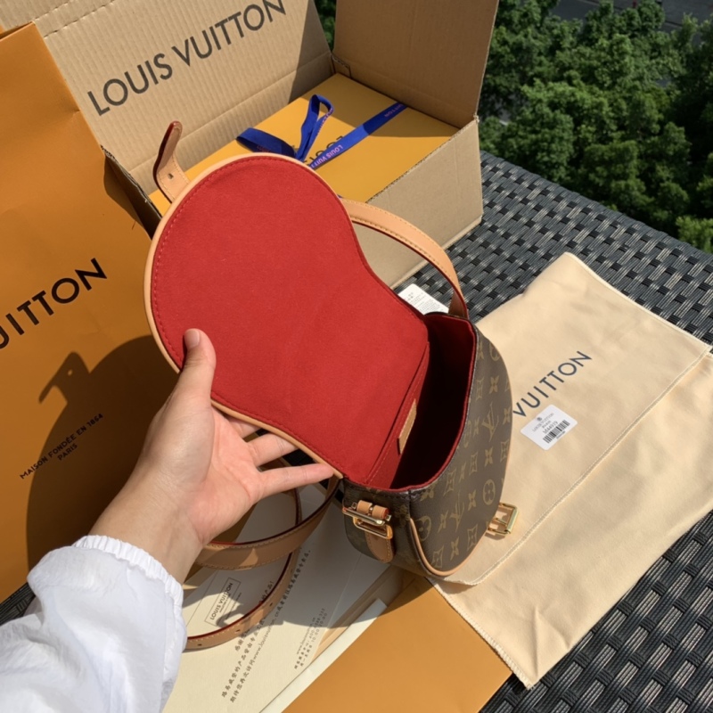 LV bag size 18X15X8 ㎝